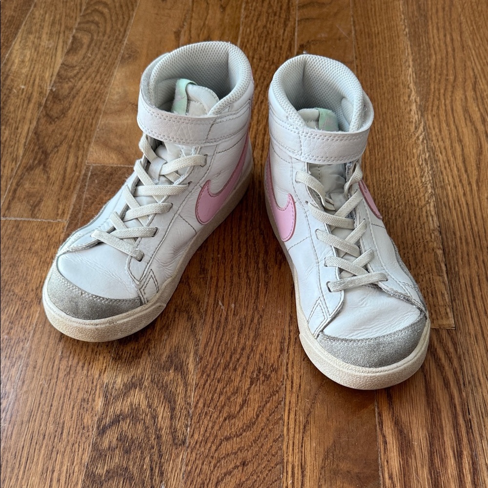 Nike Girls Preschool Blazer Mid ‘77 High-Top Sneakers with Pink Accents